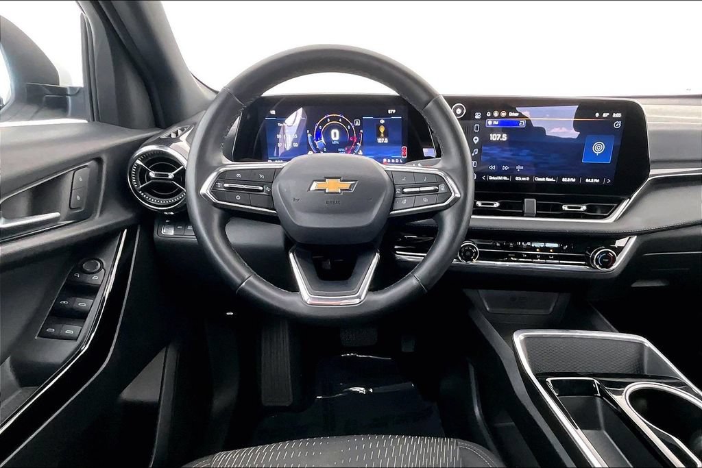 Used 2025 Chevrolet Equinox LT AWD/4WD image 6