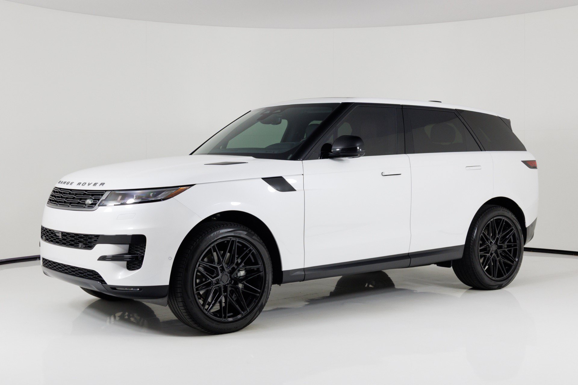 Used 2024 Land Rover Range Rover Sport SE AWD/4WD image 7