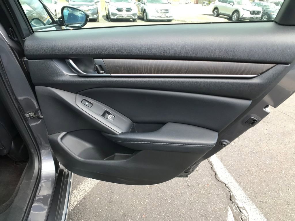 Used 2018 Honda Accord Touring image 31