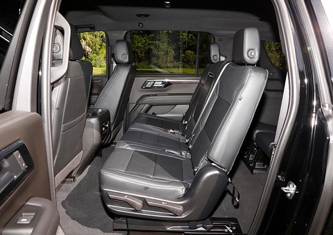 Used 2025 Chevrolet Suburban LS RWD image 22