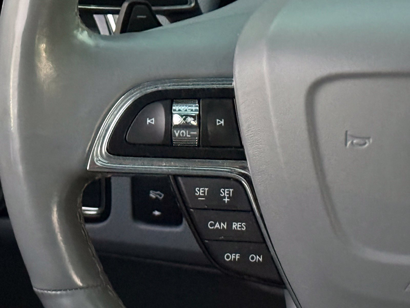 Used 2018 Lincoln Navigator Select RWD image 36