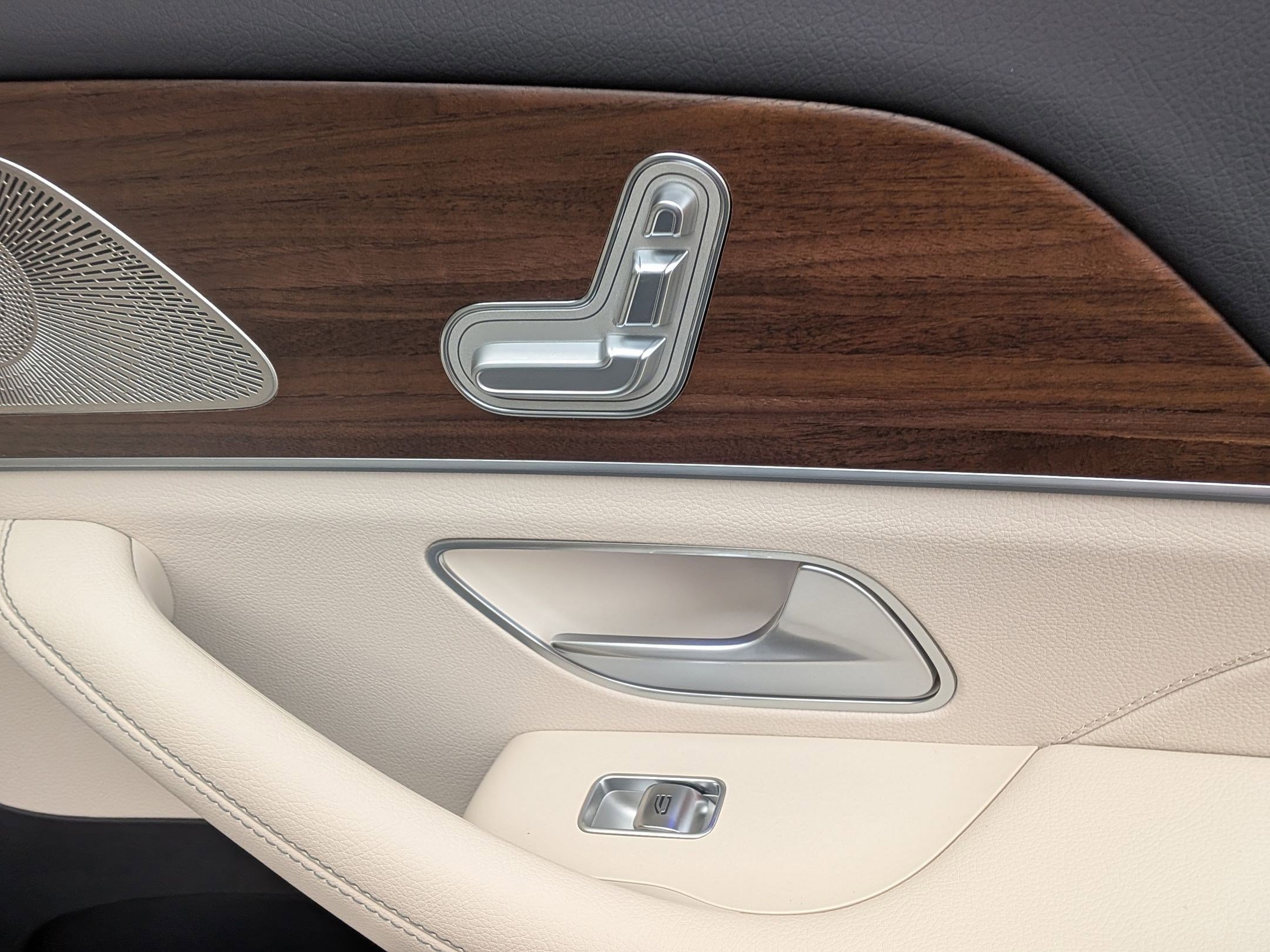 Certified 2025 Mercedes-Benz GLS 450 4MATIC image 39