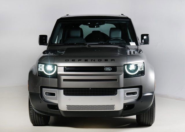 Used 2025 Land Rover Defender 110 S image 8