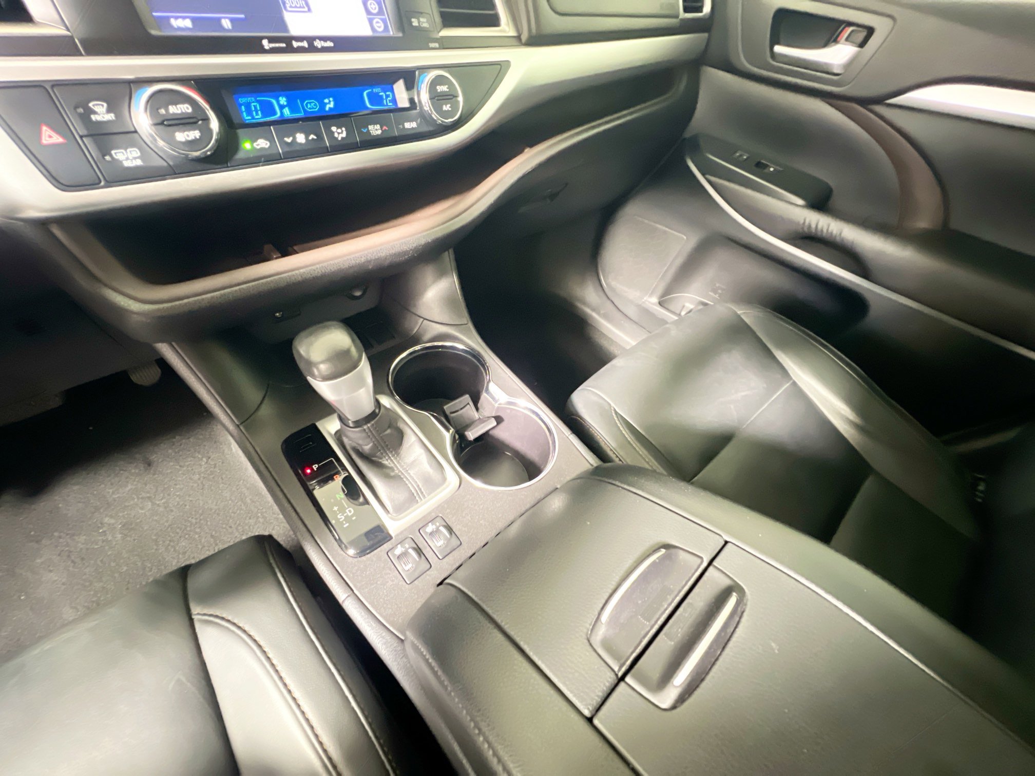 Used 2016 Toyota Highlander XLE image 26