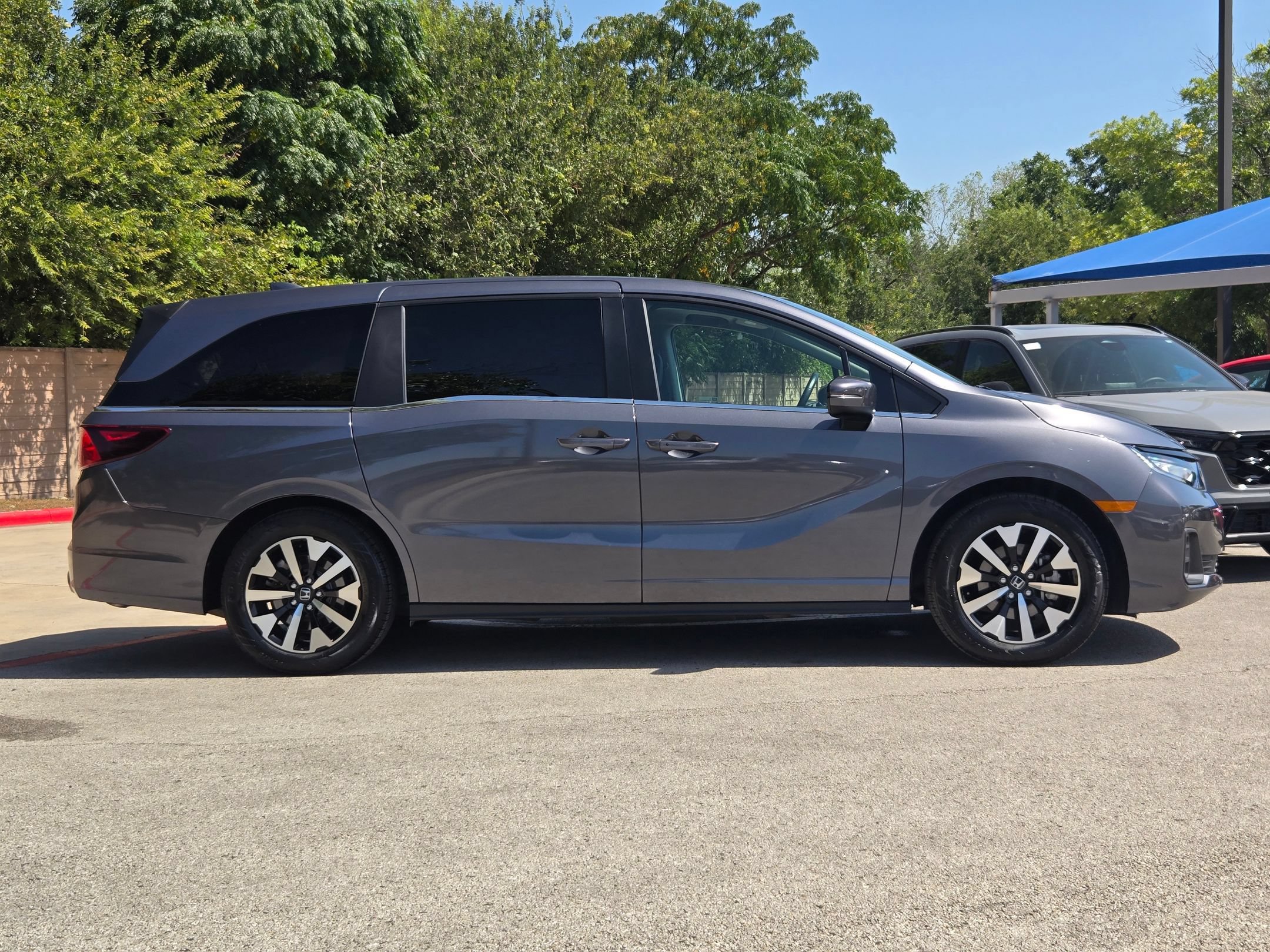 Certified 2025 Honda Odyssey EX-L video 2