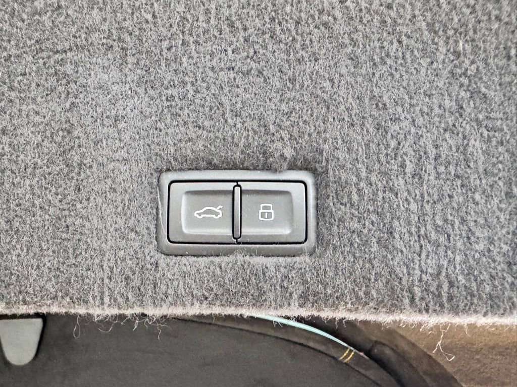 Used 2021 Lamborghini Urus image 25