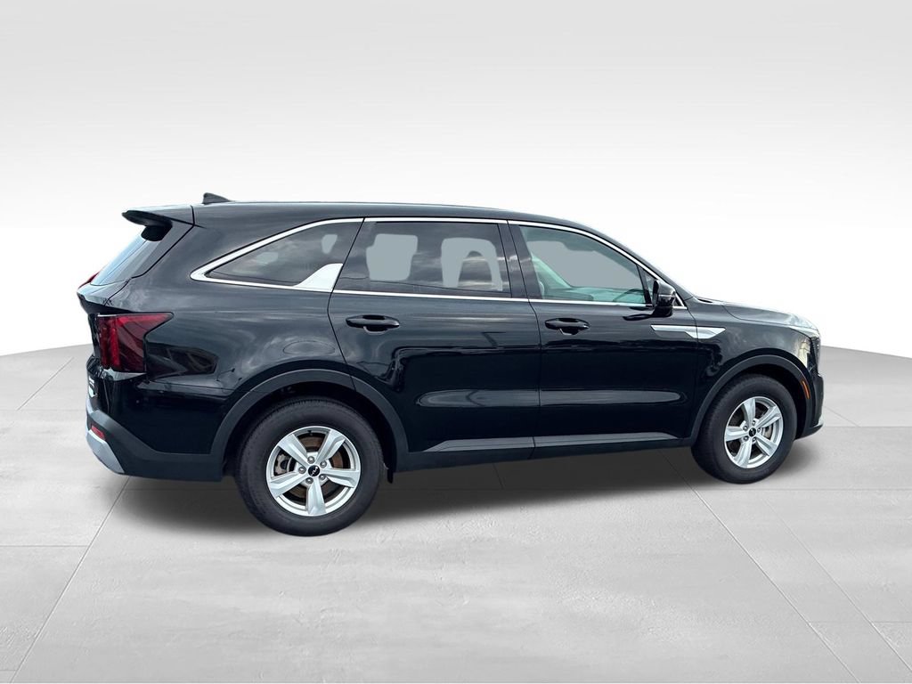 Used 2026 Kia Sorento LX FWD image 6