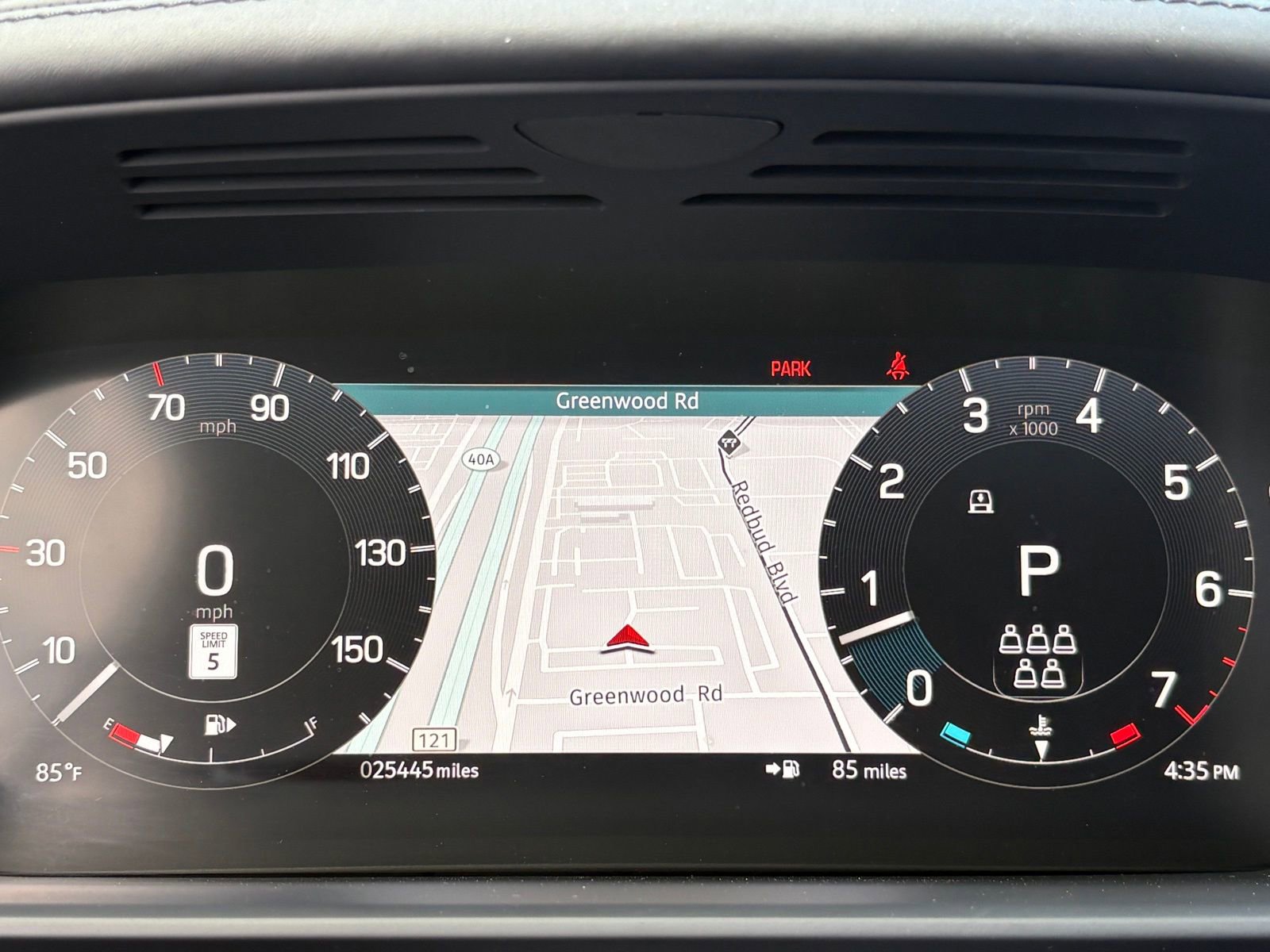 Used 2024 Land Rover Discovery Metropolitan Edition image 18