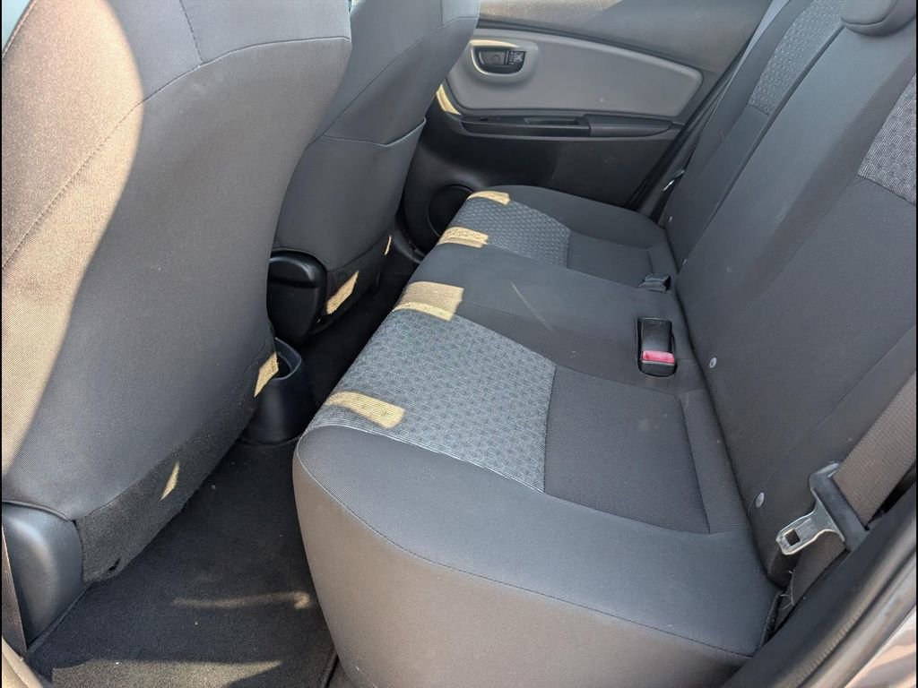 Used 2015 Toyota Yaris L image 13