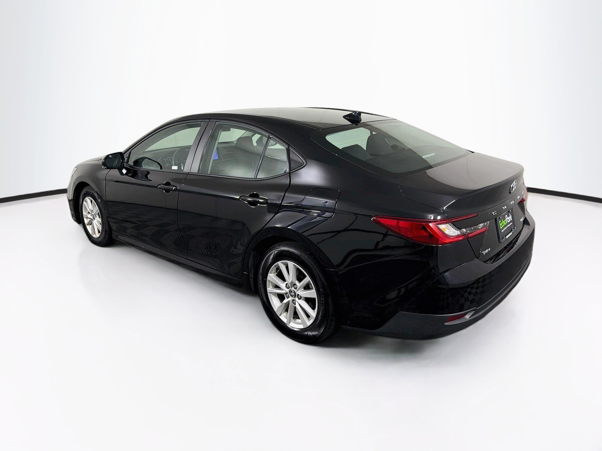 Used 2025 Toyota Camry LE FWD image 5