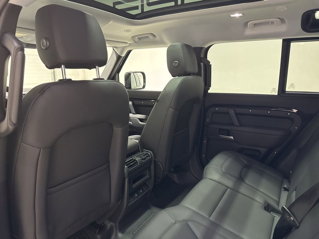 Used 2025 Land Rover Defender 110 S image 35