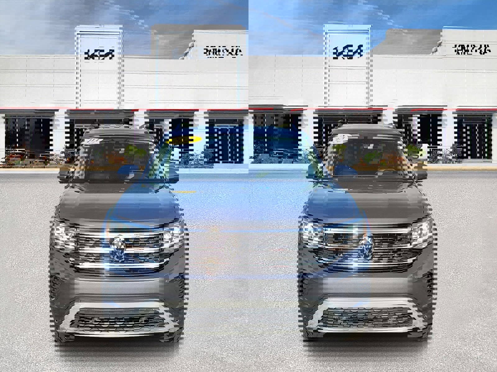 Used 2021 Volkswagen Atlas SE image 2