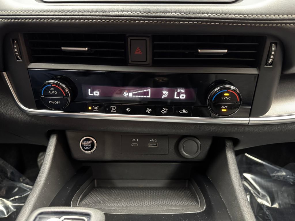 Used 2023 Nissan Rogue SV AWD/4WD image 19