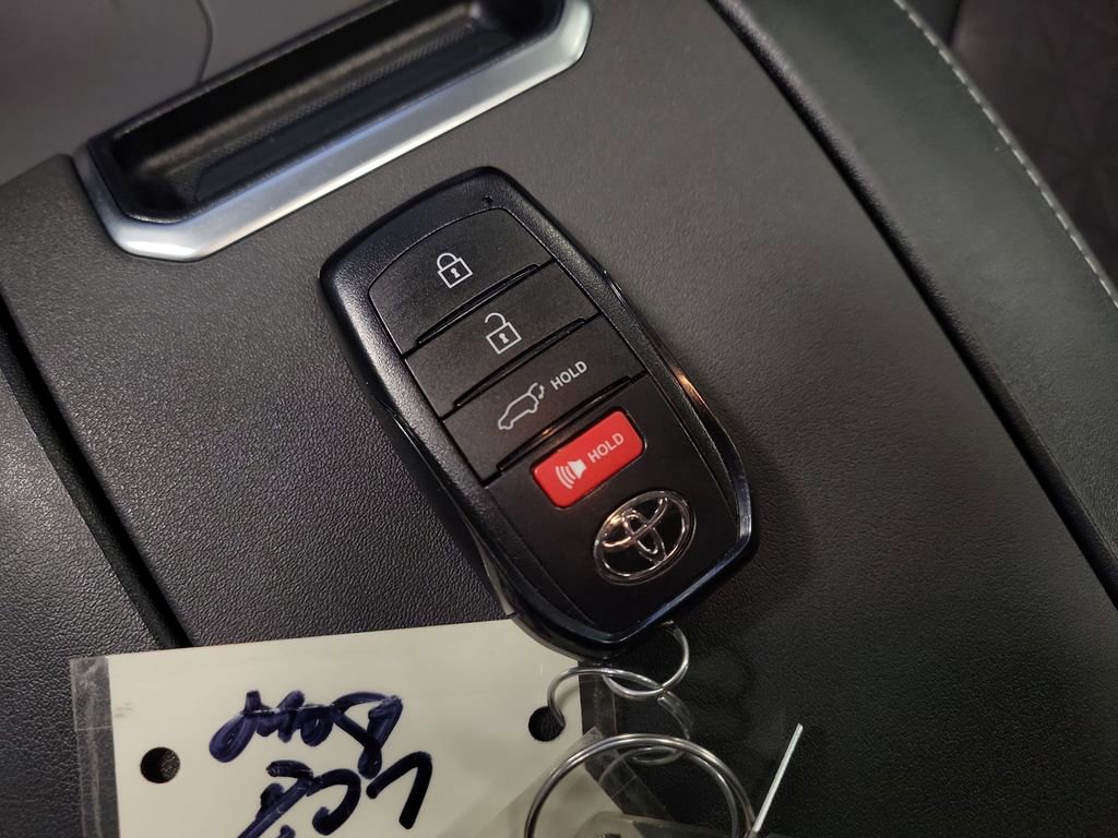 Used 2025 Toyota Highlander XLE image 15