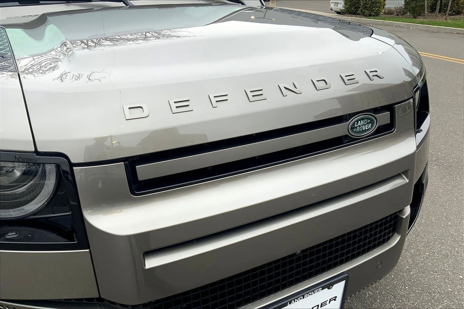 Used 2025 Land Rover Defender 110 X-Dynamic SE image 30
