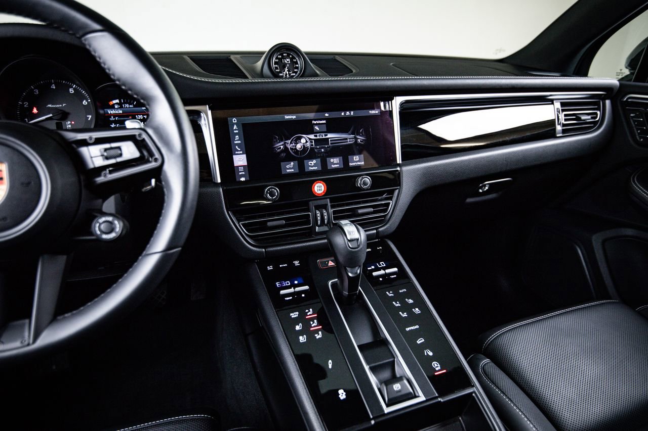 Used 2023 Porsche Macan Turbo image 19