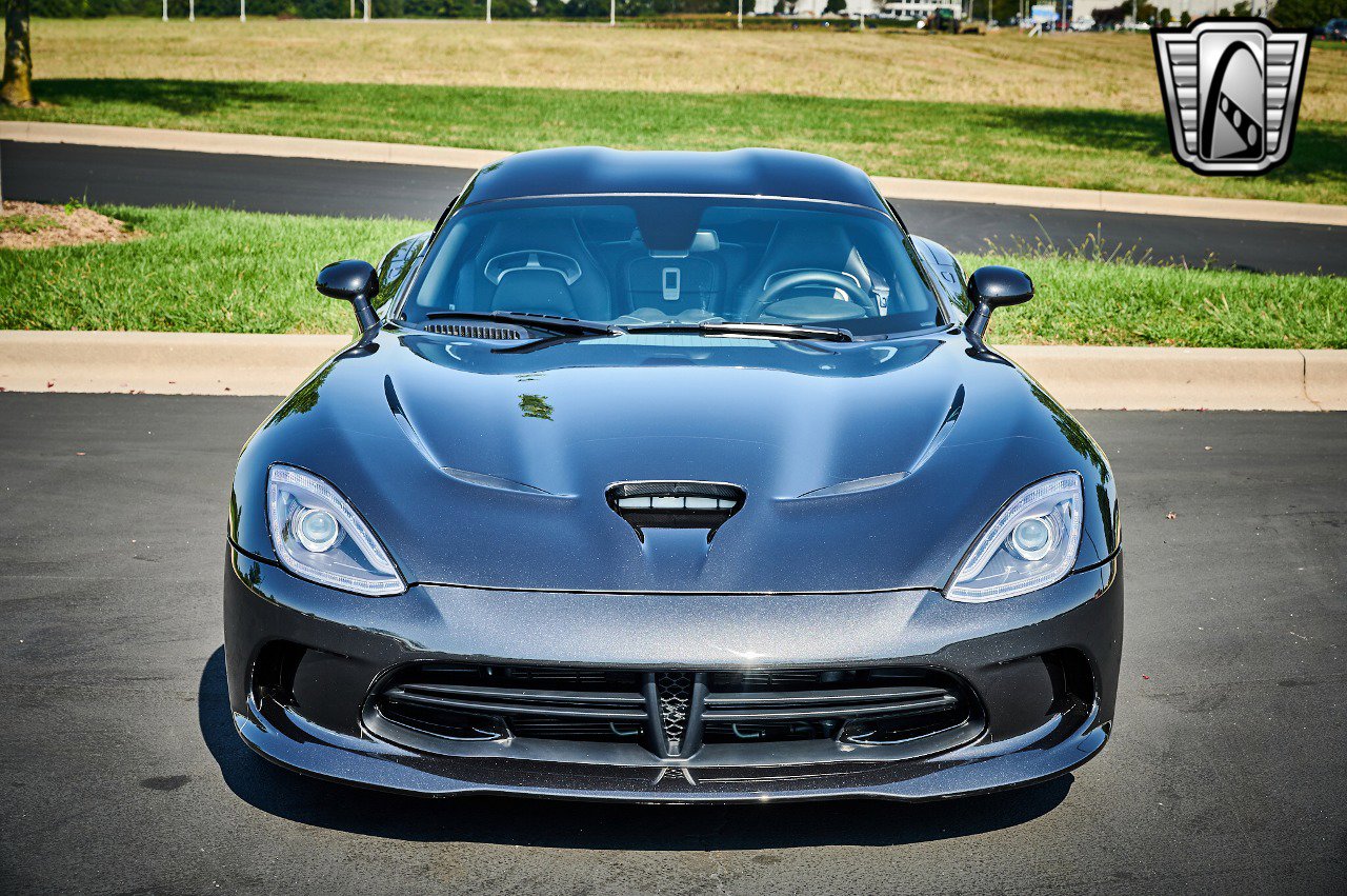 Used 2013 SRT Viper GTS w/ GTS Laguna Interior Pkg image 9