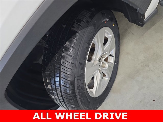 Used 2021 Toyota RAV4 XLE image 32