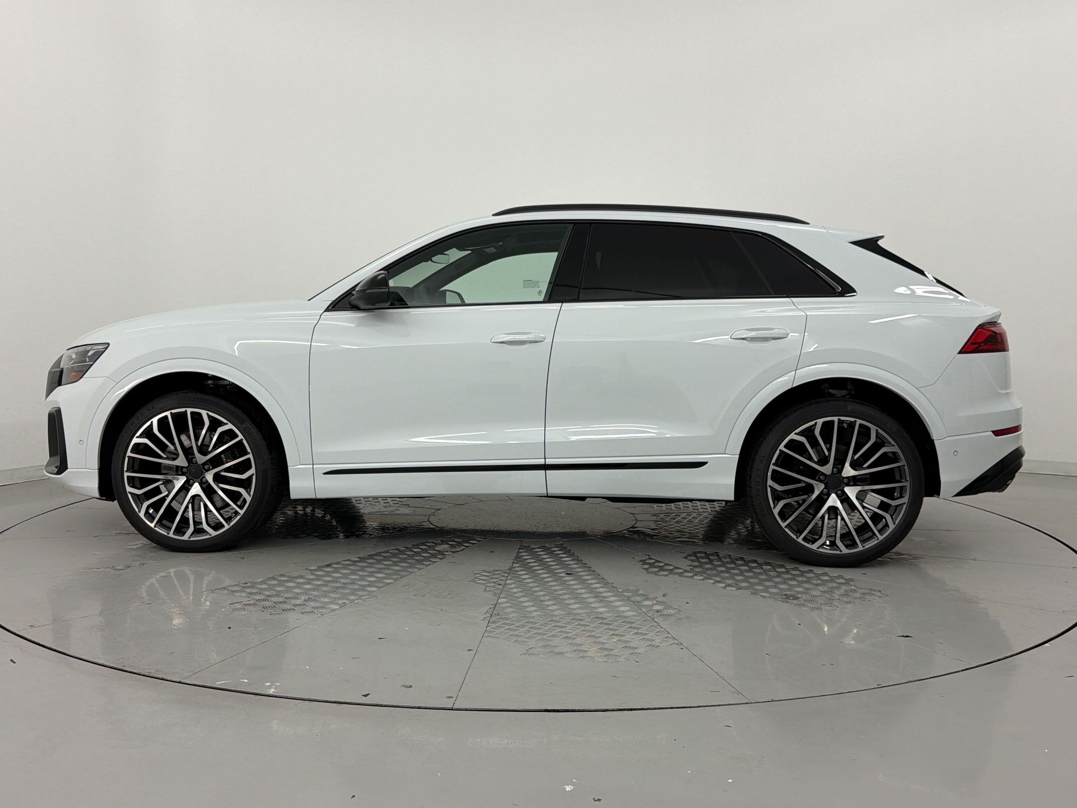 New 2026 Audi SQ8 Prestige AWD/4WD image 2