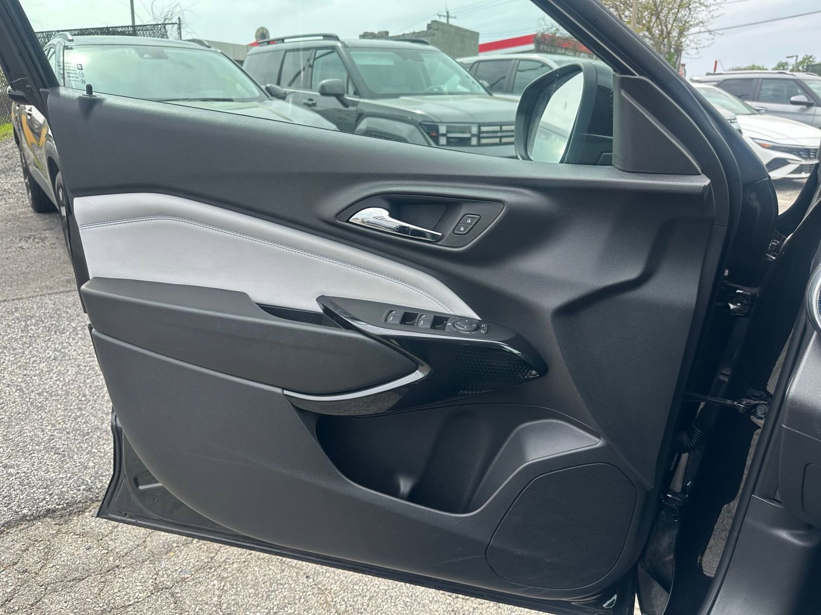 Used 2025 Chevrolet Trax LT image 18