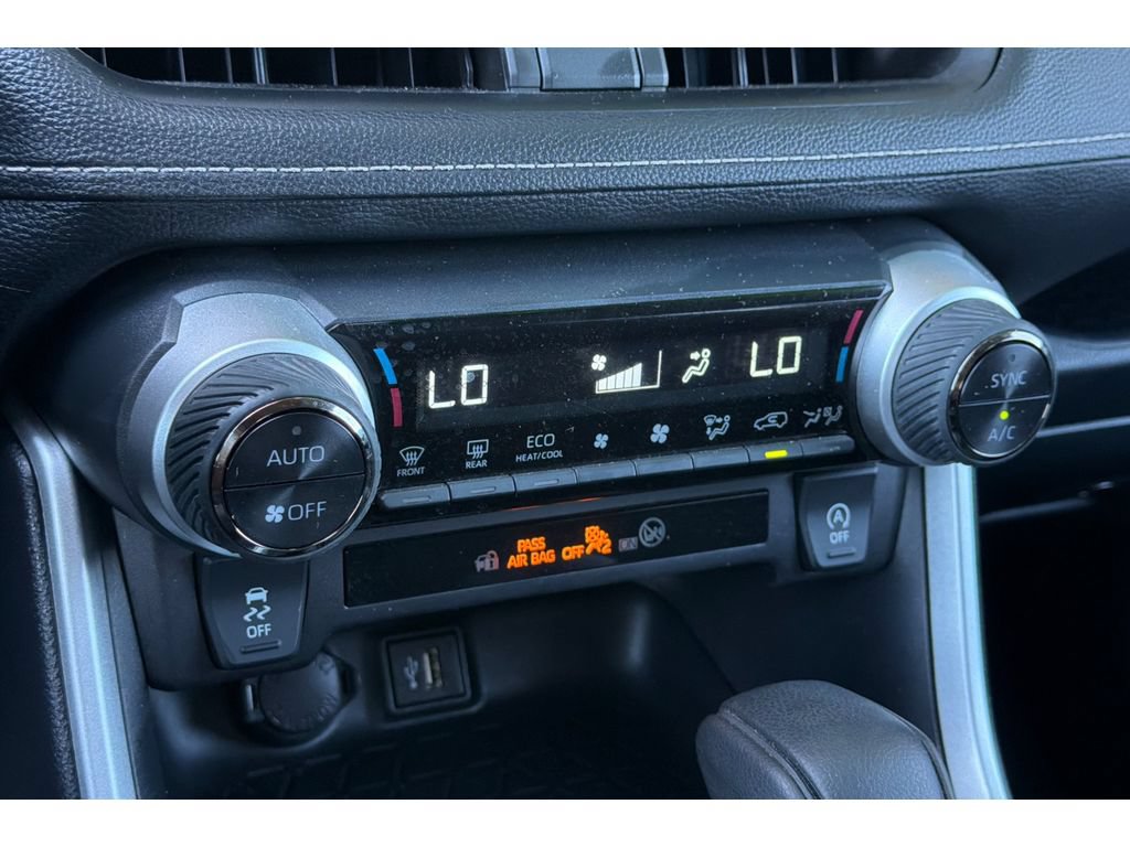 Used 2025 Toyota RAV4 XLE FWD image 22
