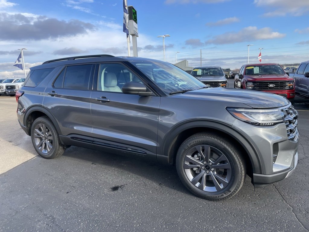 New 2026 Ford Explorer Active image 2