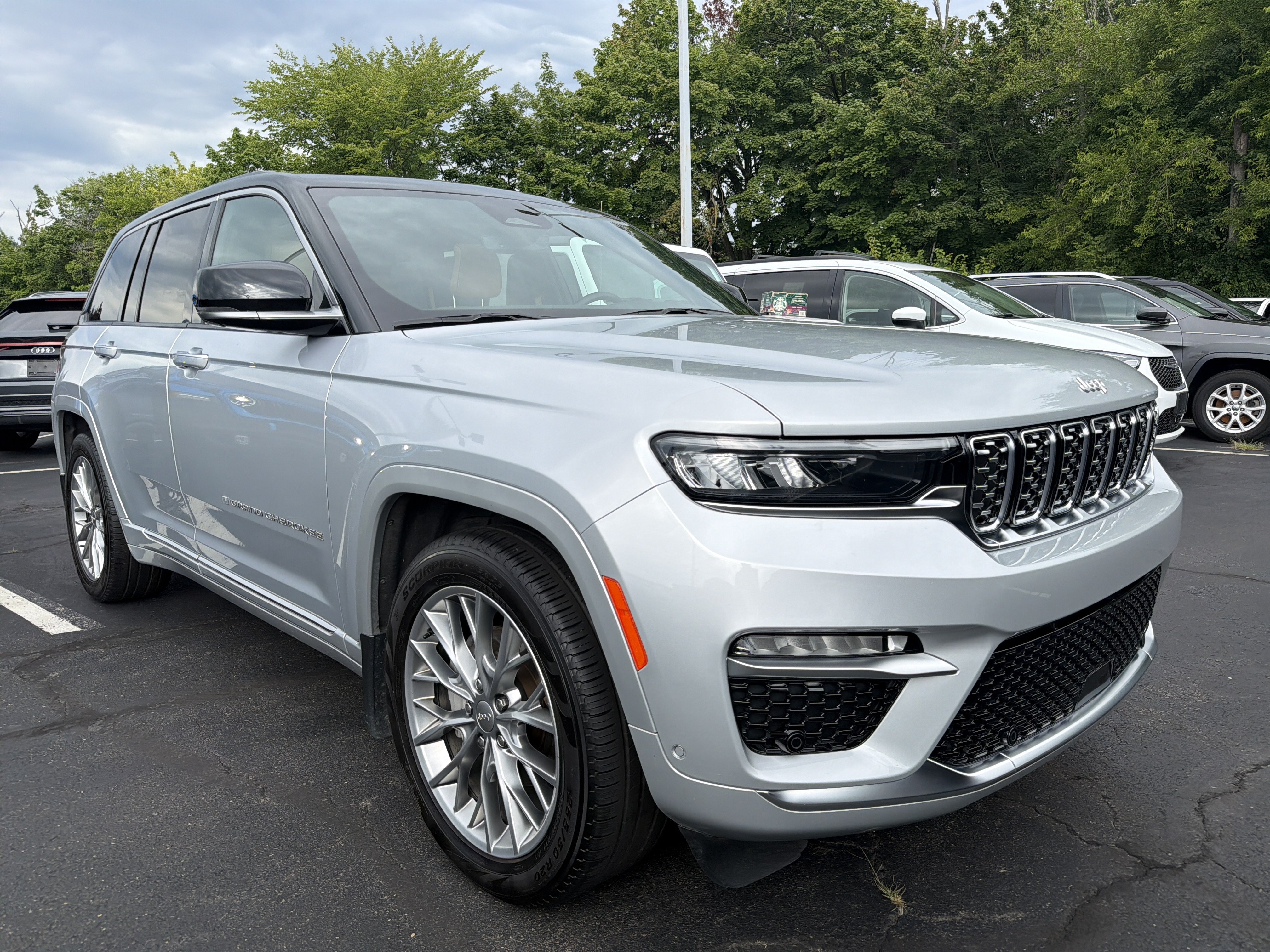 Certified 2025 Jeep Grand Cherokee Summit w/ Luxury Tech Group V AWD/4WD image 2