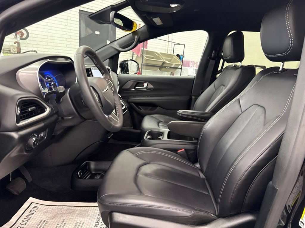 Used 2026 Chrysler Pacifica Select FWD image 9