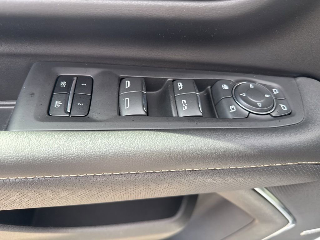 Used 2023 Chevrolet Suburban Premier image 29