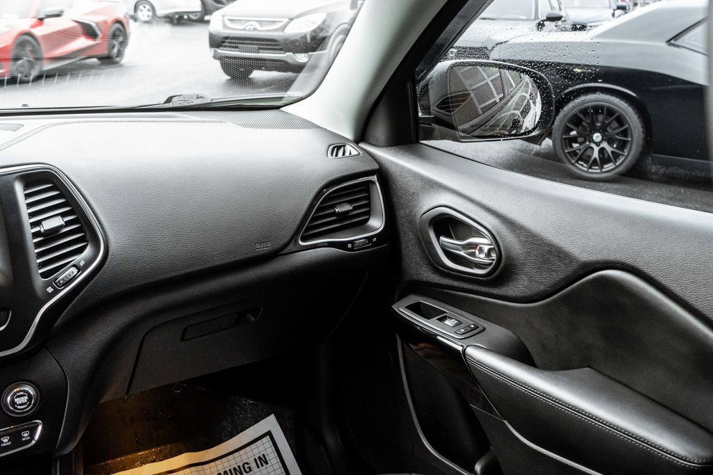 Used 2021 Jeep Cherokee Latitude Plus image 13