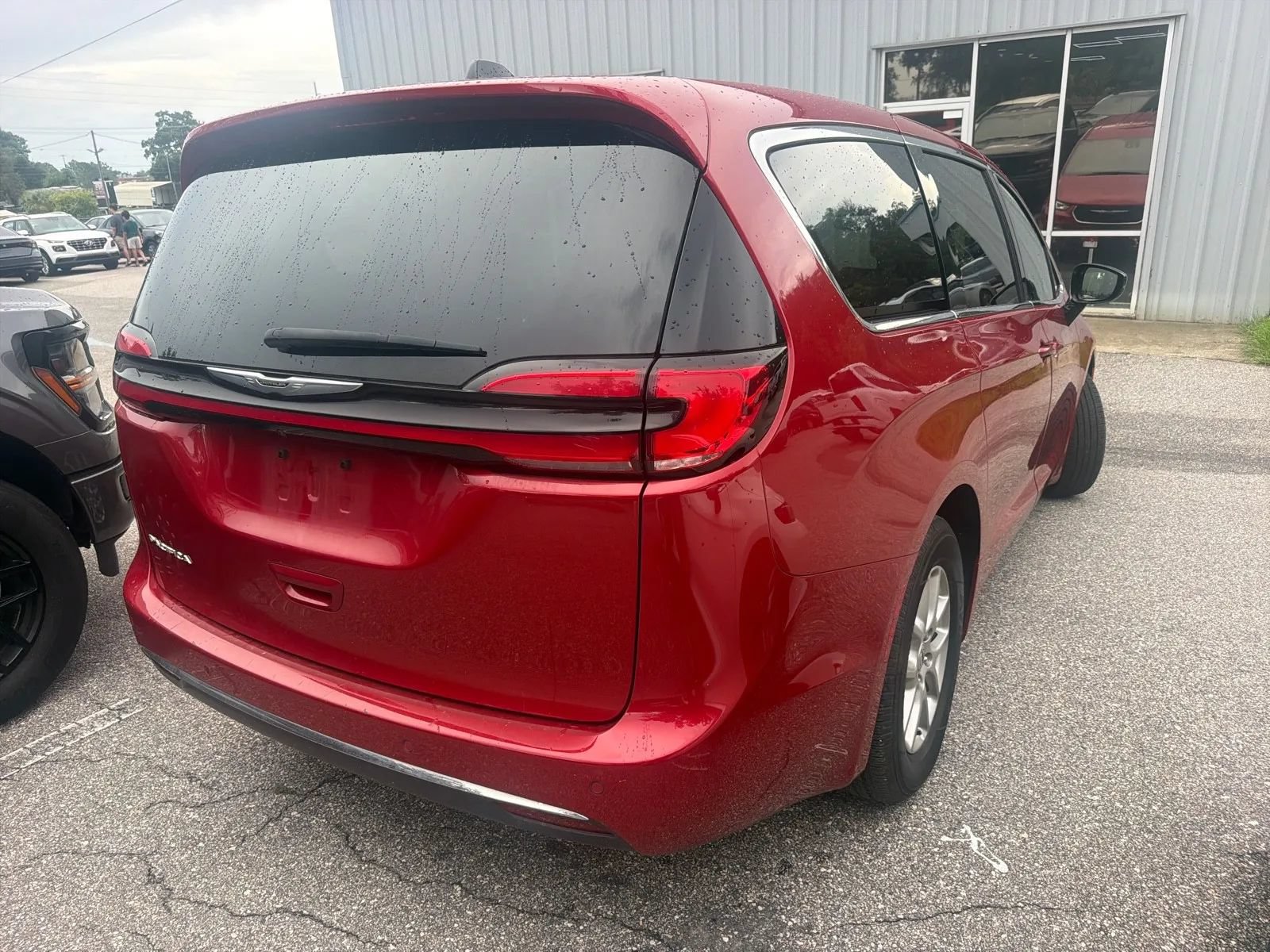 Used 2025 Chrysler Pacifica Select FWD image 7