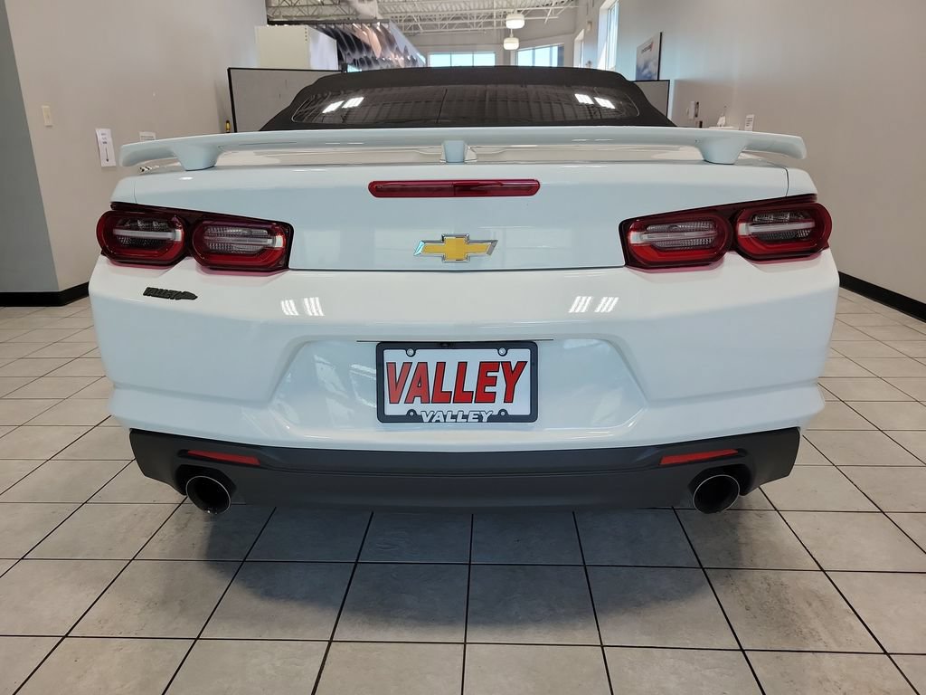 Used 2023 Chevrolet Camaro LT RWD image 9