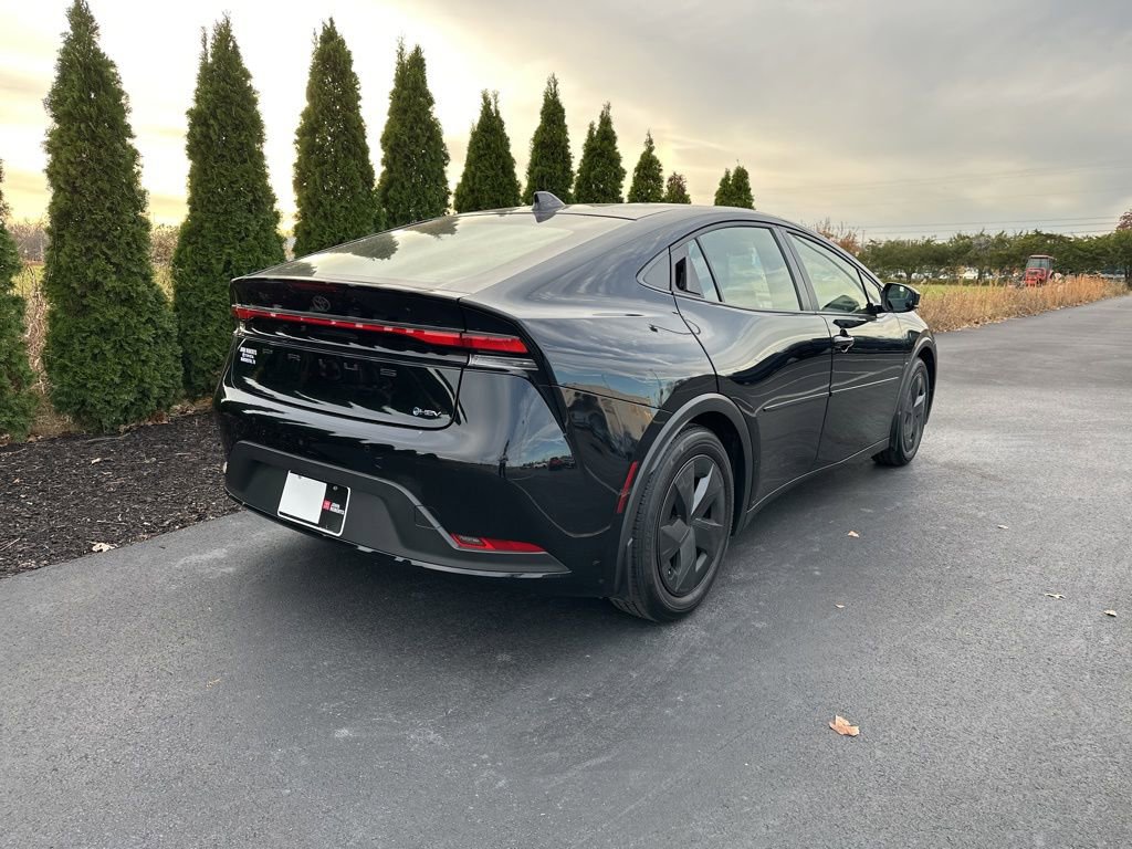 Used 2024 Toyota Prius LE image 7