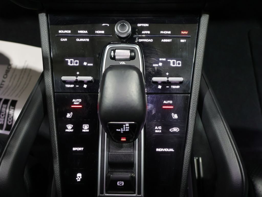 Used 2022 Porsche Cayenne Base image 31