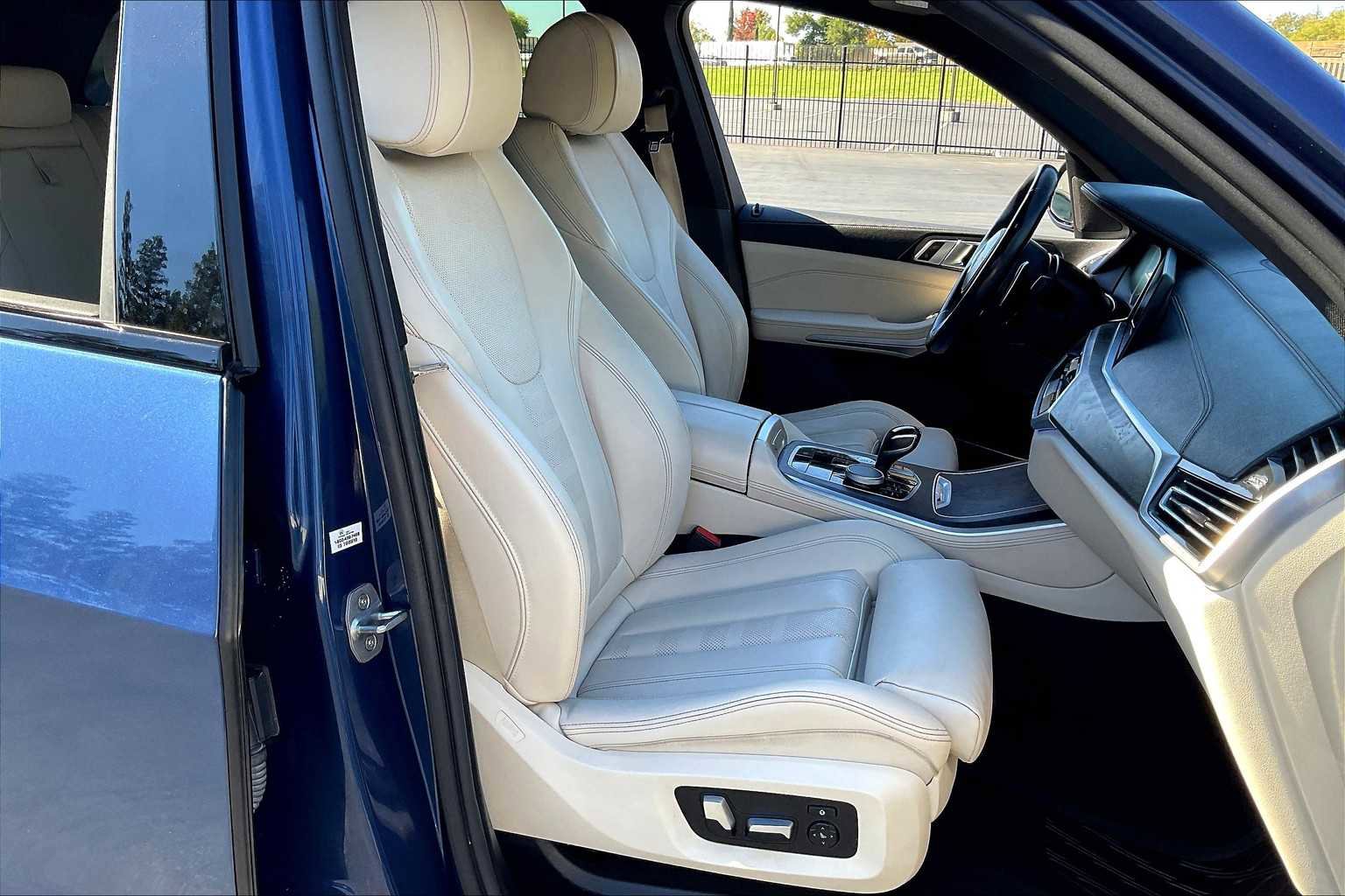 Used 2022 BMW X5 xDrive40i w/ M Sport Package image 10