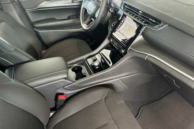 New 2026 Jeep Grand Cherokee Laredo X AWD/4WD image 13
