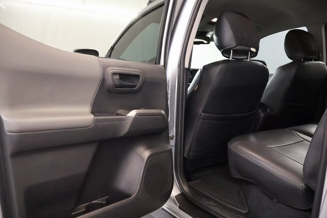 Certified 2022 Toyota Tacoma SR5 AWD/4WD image 28