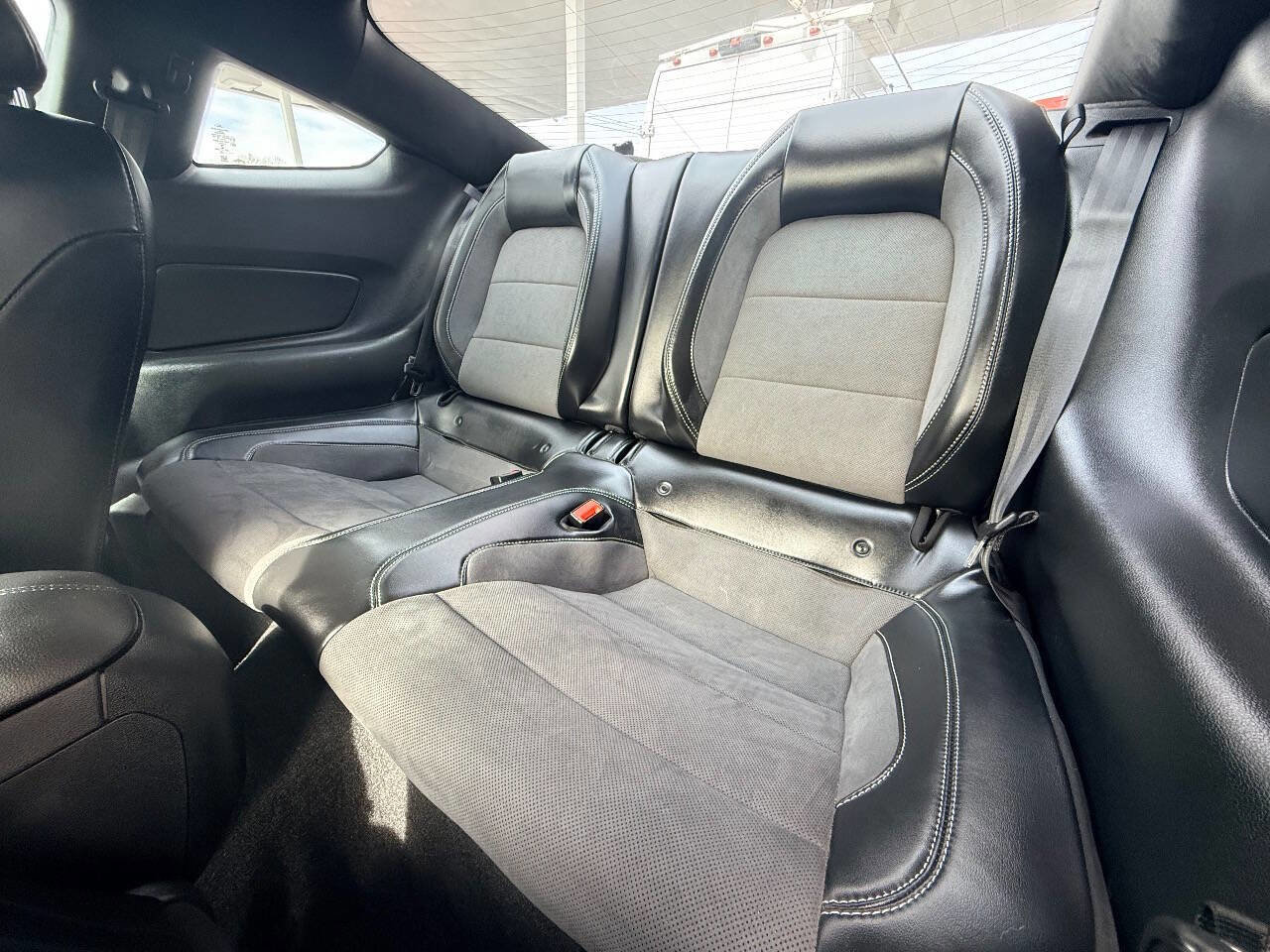 Used 2020 Ford Mustang Shelby GT350 w/ Technology Package image 32