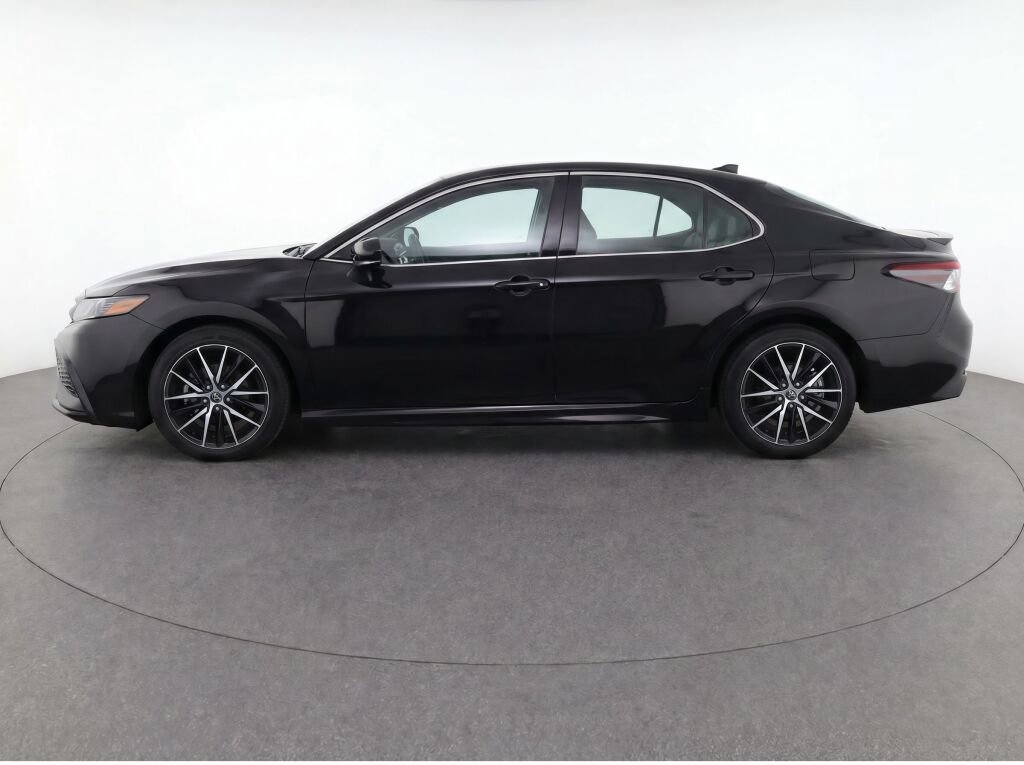 Used 2023 Toyota Camry SE AWD/4WD image 6