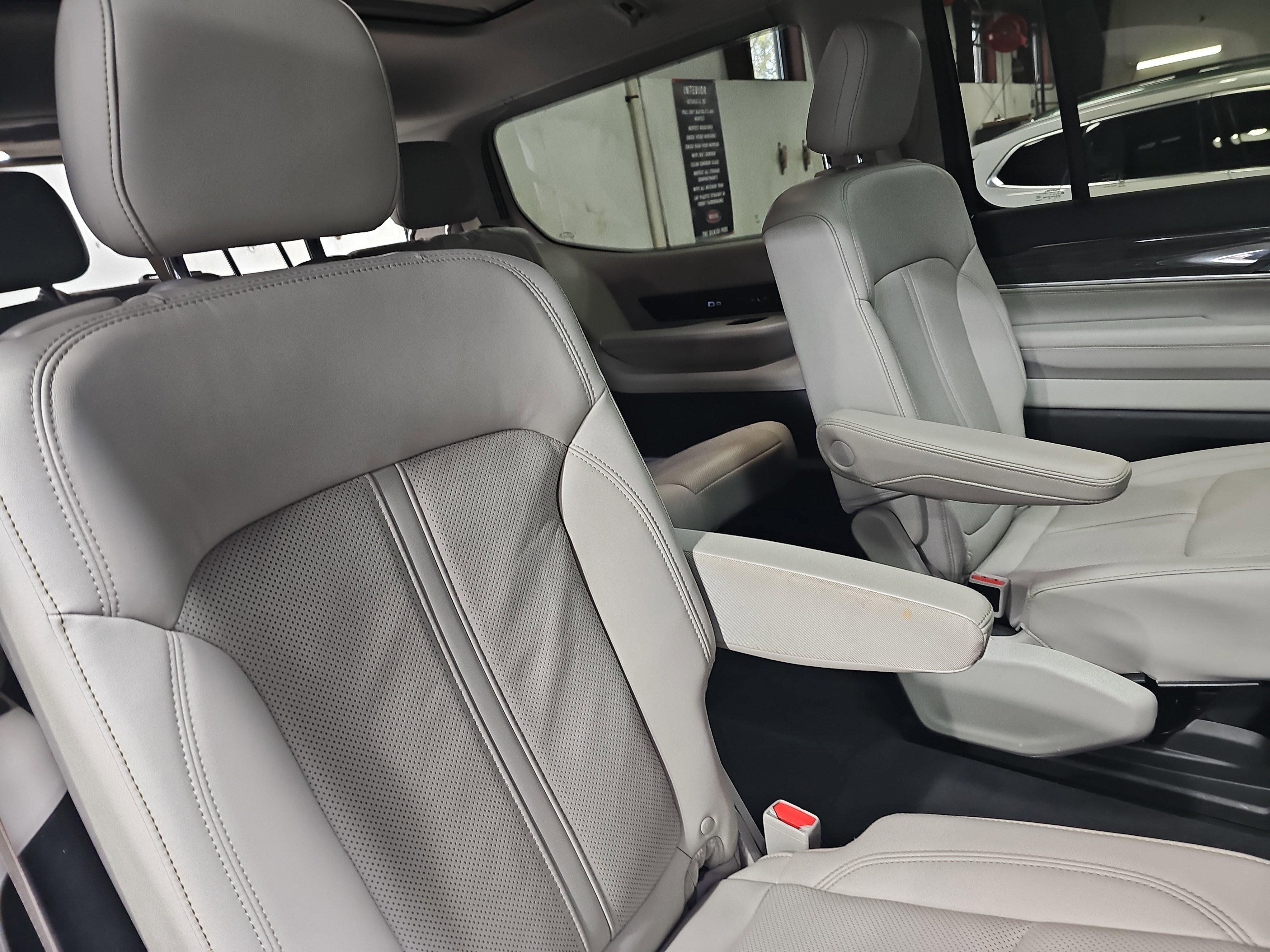 Used 2022 Jeep Wagoneer Series III w/ Premium Group I image 12