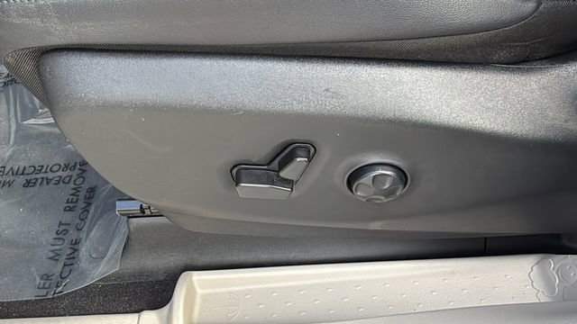 Used 2024 Chrysler Pacifica Touring-L image 19