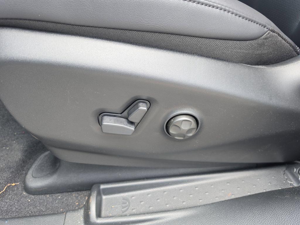 New 2027 Chrysler Pacifica Select w/ Family Tech Group FWD image 20