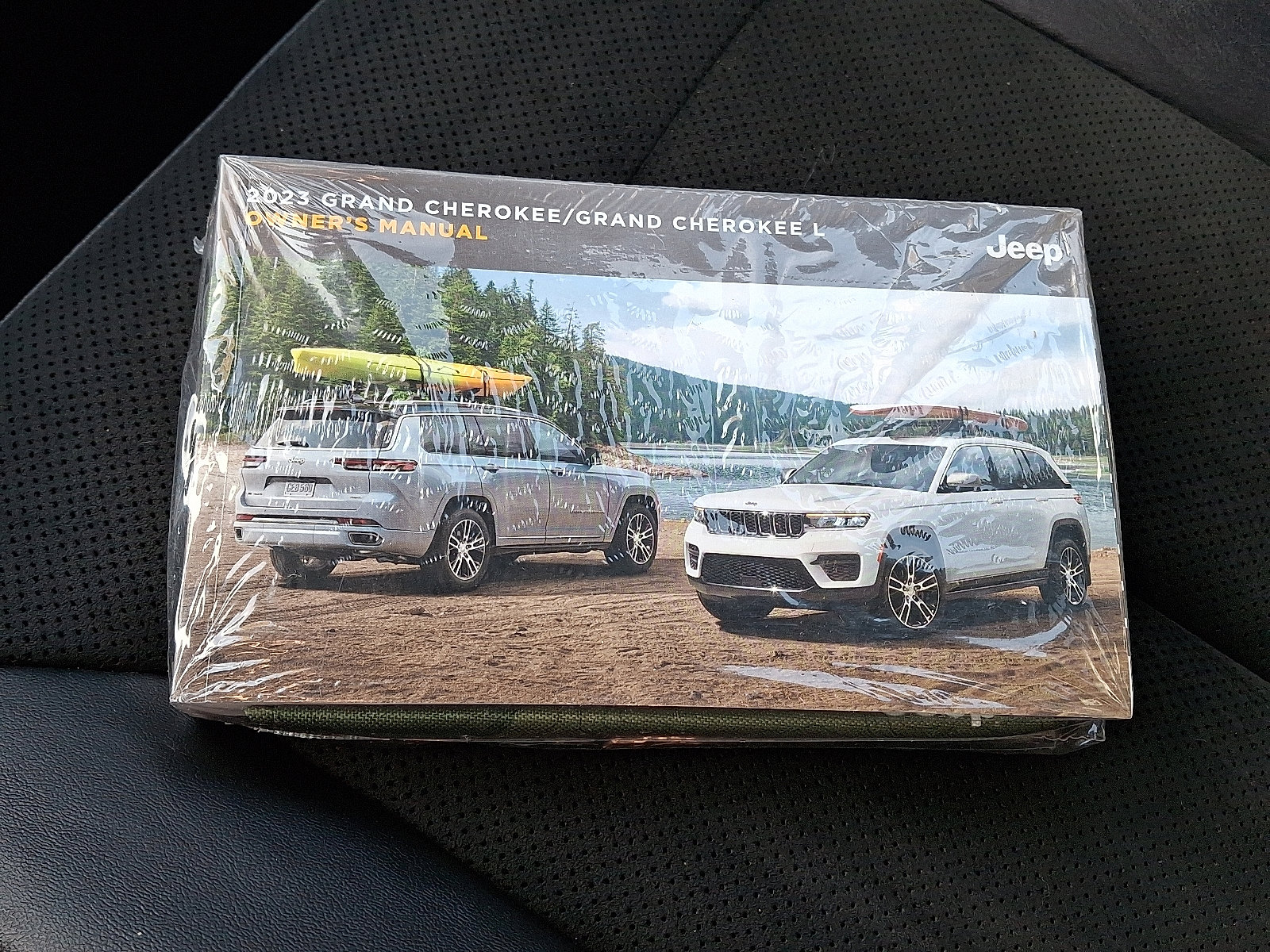 Used 2023 Jeep Grand Cherokee L Laredo image 25