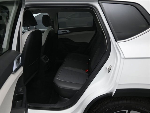 Used 2025 Volkswagen Taos SE w/ Panoramic Sunroof Package image 30