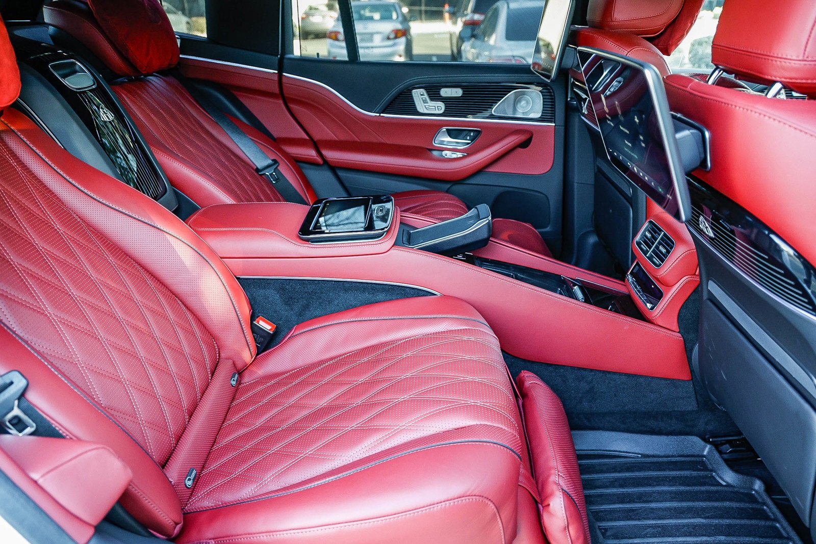 Used 2025 Mercedes-Benz Maybach GLS 600 4MATIC image 18