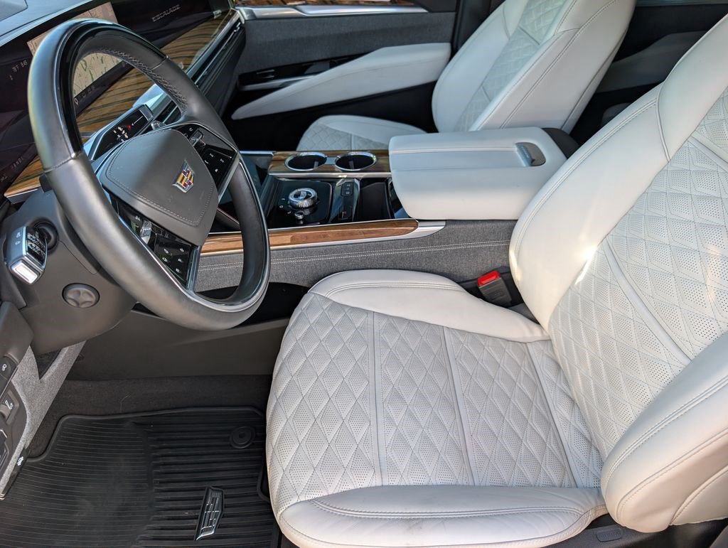 Certified 2025 Cadillac Escalade ESV Sport Platinum AWD/4WD image 11