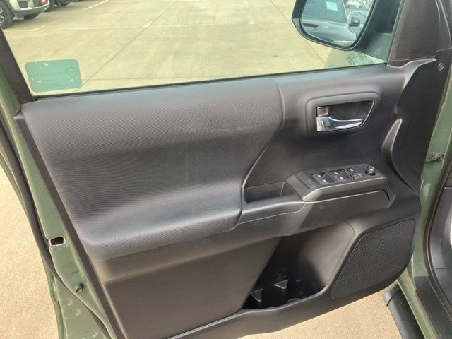 Used 2021 Toyota Tacoma TRD Sport w/ Technology Package image 9