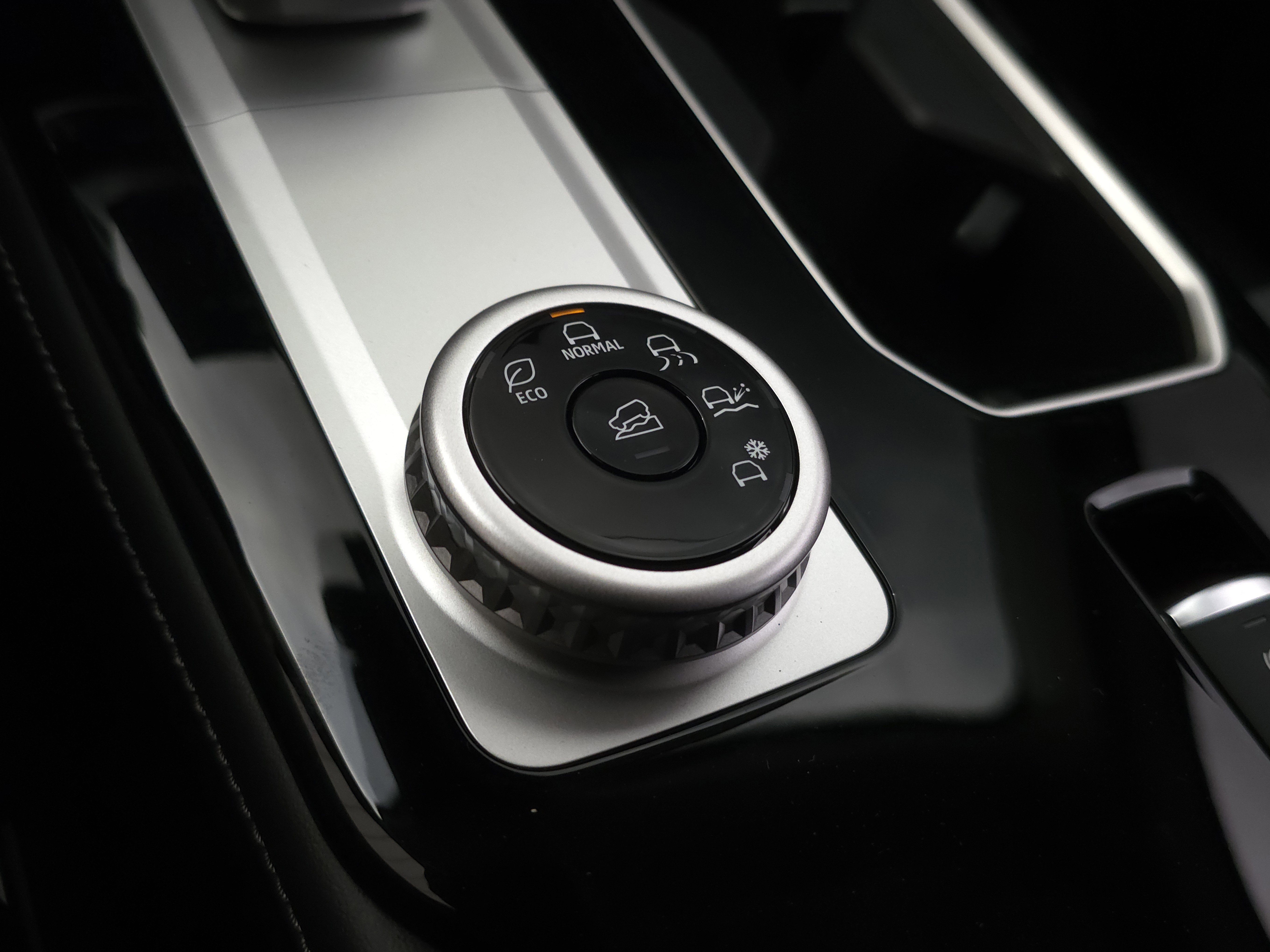 New 2025 Mitsubishi Outlander SE image 19