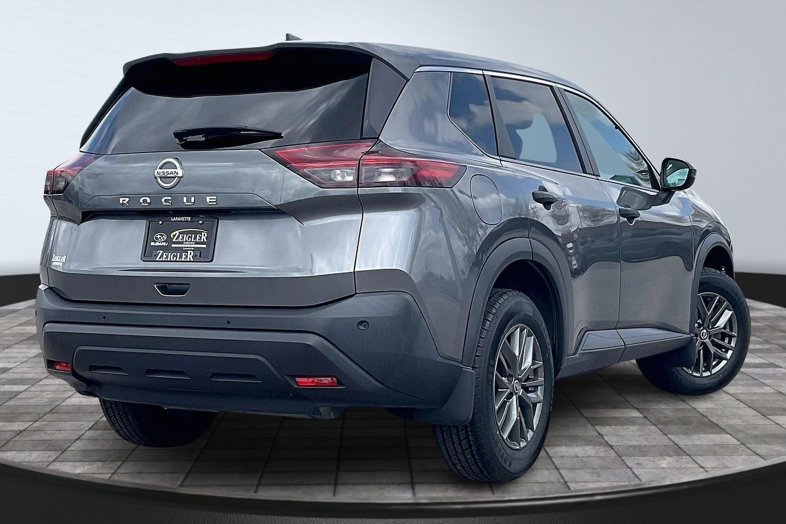 Used 2021 Nissan Rogue S image 2