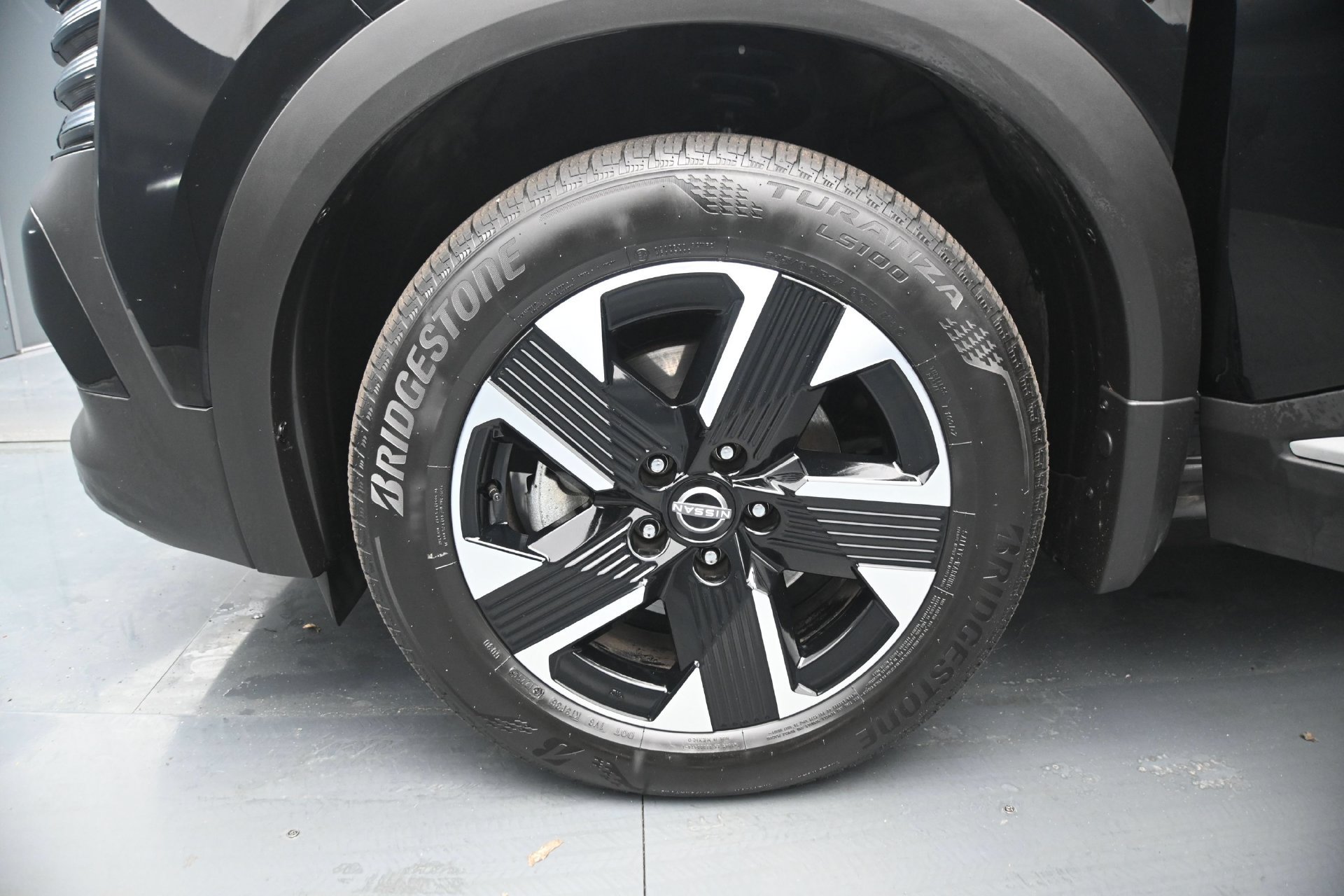 Used 2025 Nissan Kicks SV w/ SV Premium Package AWD/4WD image 25